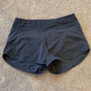 Black Lululemon mid rise speed up shorts size 8 Tall 4”